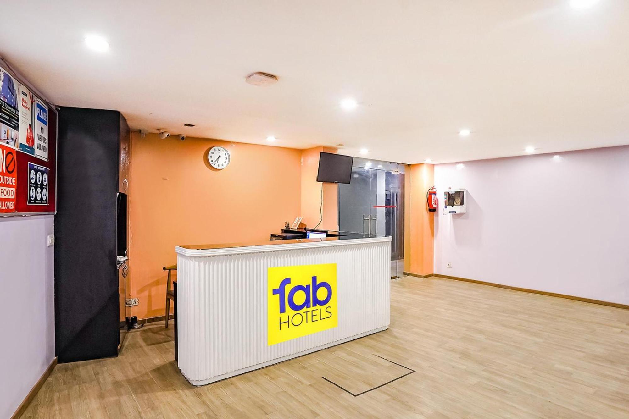 Super Townhouse O Hotel Aditya Residency Near Parthala Over Bridge Sector 121 Noida Indirapuram Extérieur photo