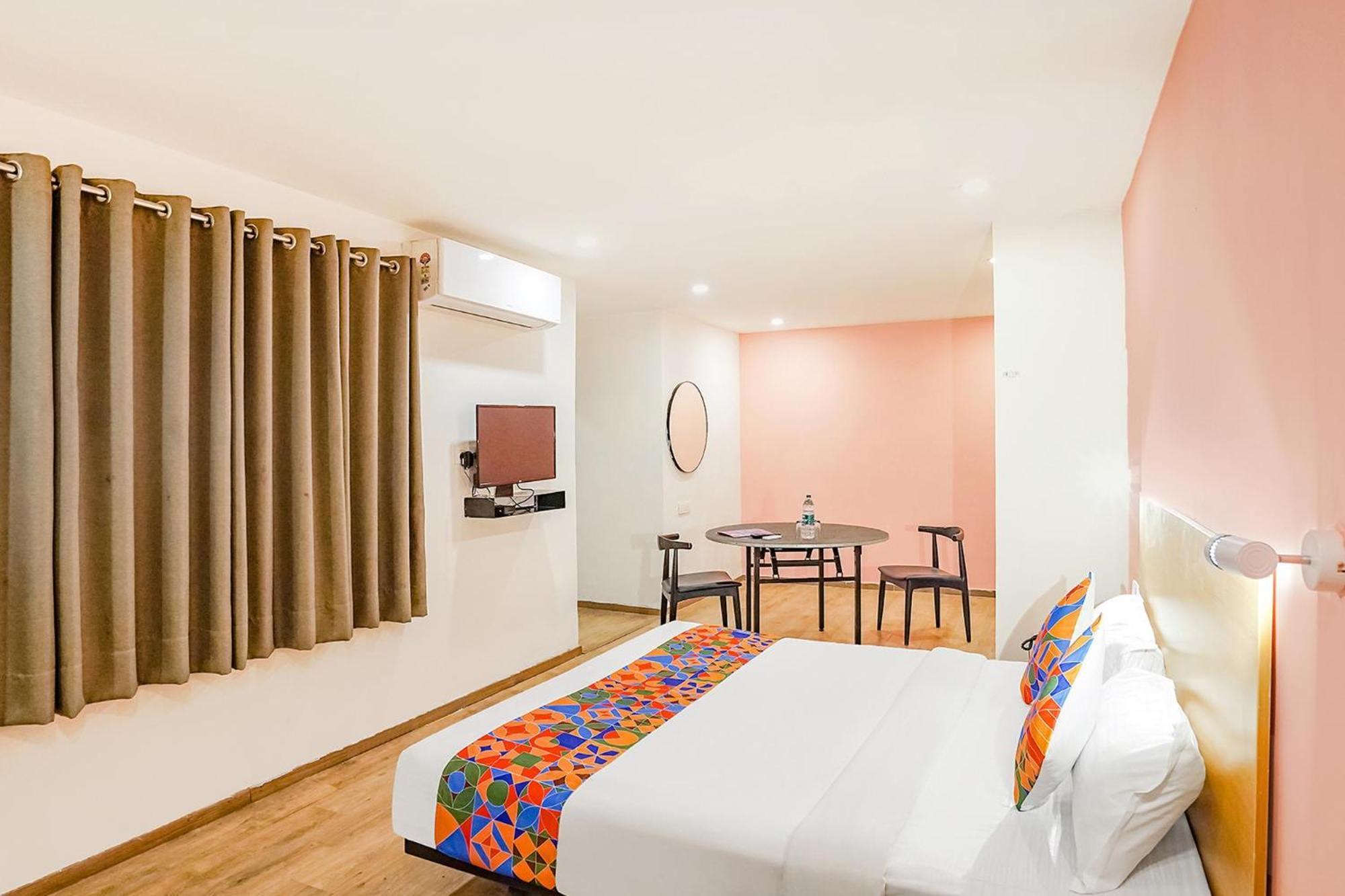 Super Townhouse O Hotel Aditya Residency Near Parthala Over Bridge Sector 121 Noida Indirapuram Extérieur photo