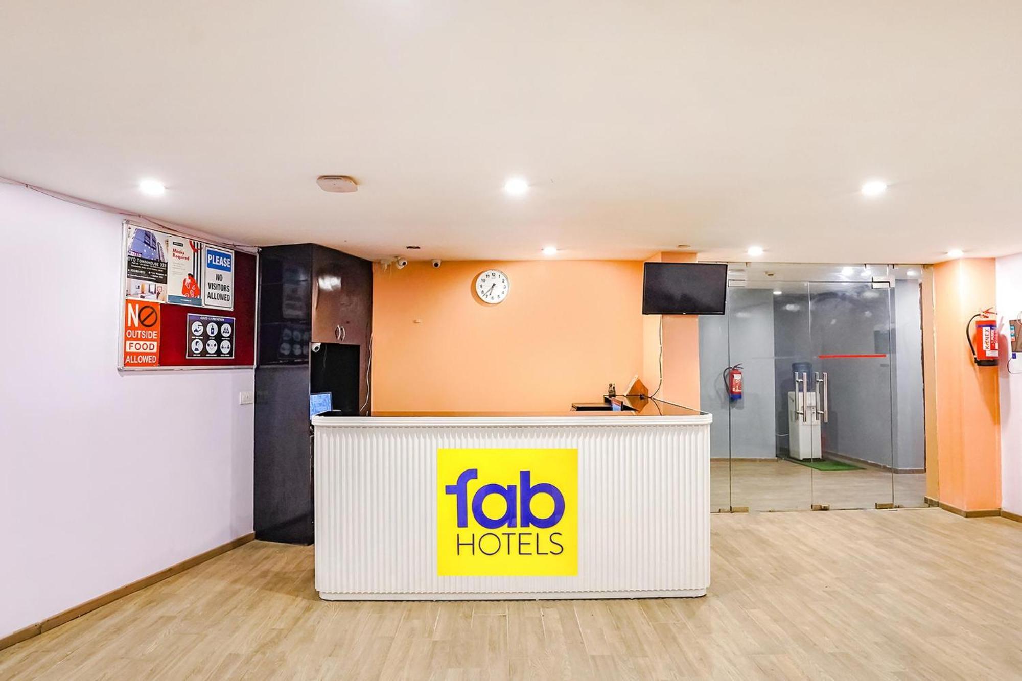 Super Townhouse O Hotel Aditya Residency Near Parthala Over Bridge Sector 121 Noida Indirapuram Extérieur photo