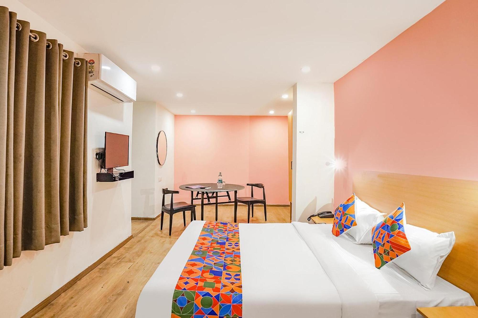 Super Townhouse O Hotel Aditya Residency Near Parthala Over Bridge Sector 121 Noida Indirapuram Extérieur photo