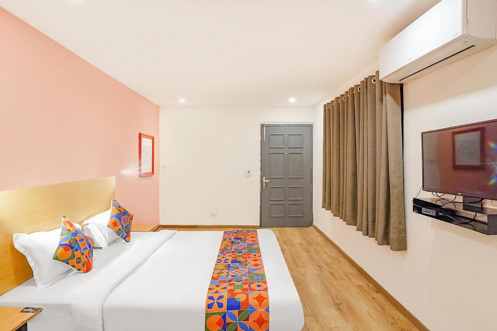 Super Townhouse O Hotel Aditya Residency Near Parthala Over Bridge Sector 121 Noida Indirapuram Extérieur photo