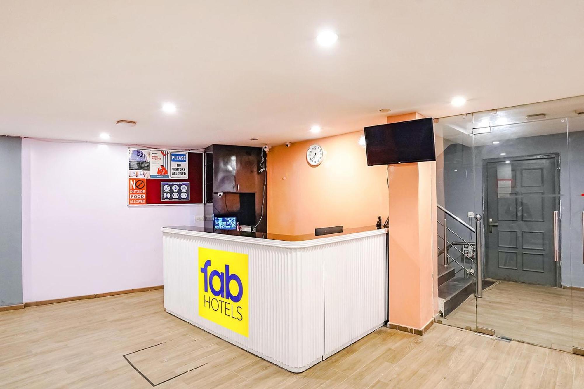 Super Townhouse O Hotel Aditya Residency Near Parthala Over Bridge Sector 121 Noida Indirapuram Extérieur photo