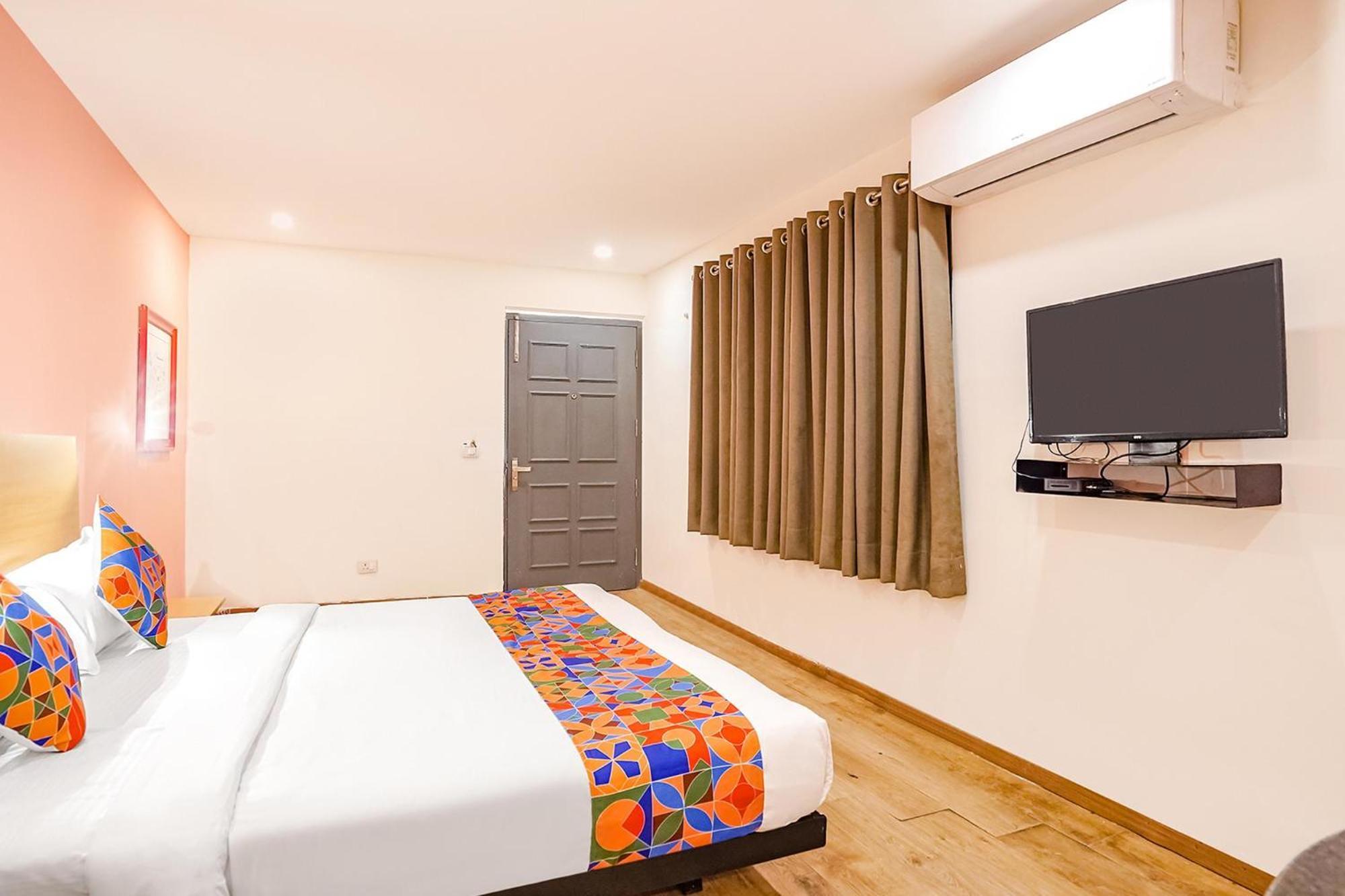 Super Townhouse O Hotel Aditya Residency Near Parthala Over Bridge Sector 121 Noida Indirapuram Extérieur photo