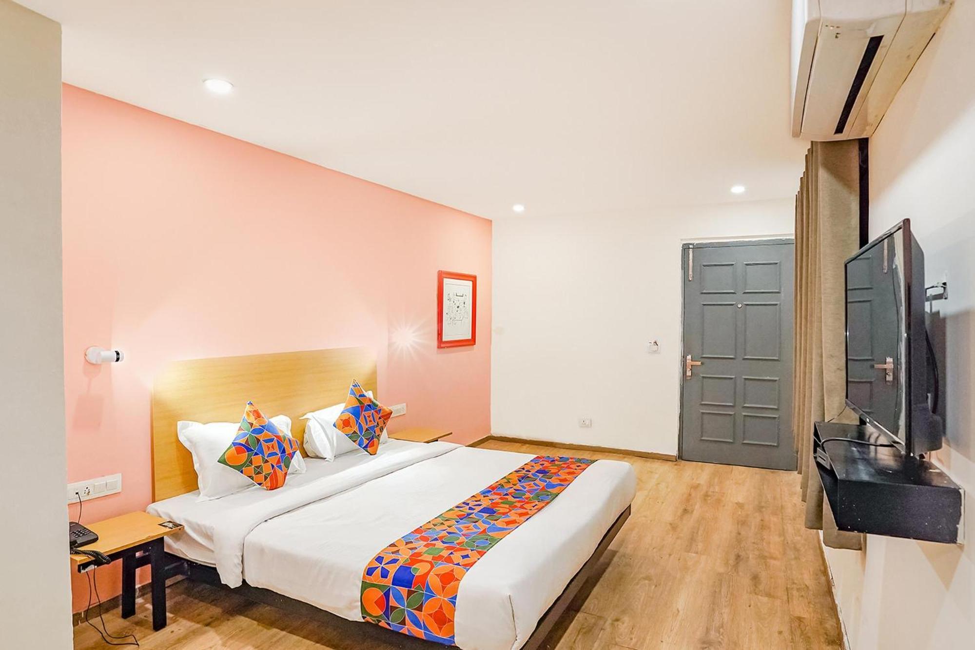 Super Townhouse O Hotel Aditya Residency Near Parthala Over Bridge Sector 121 Noida Indirapuram Extérieur photo