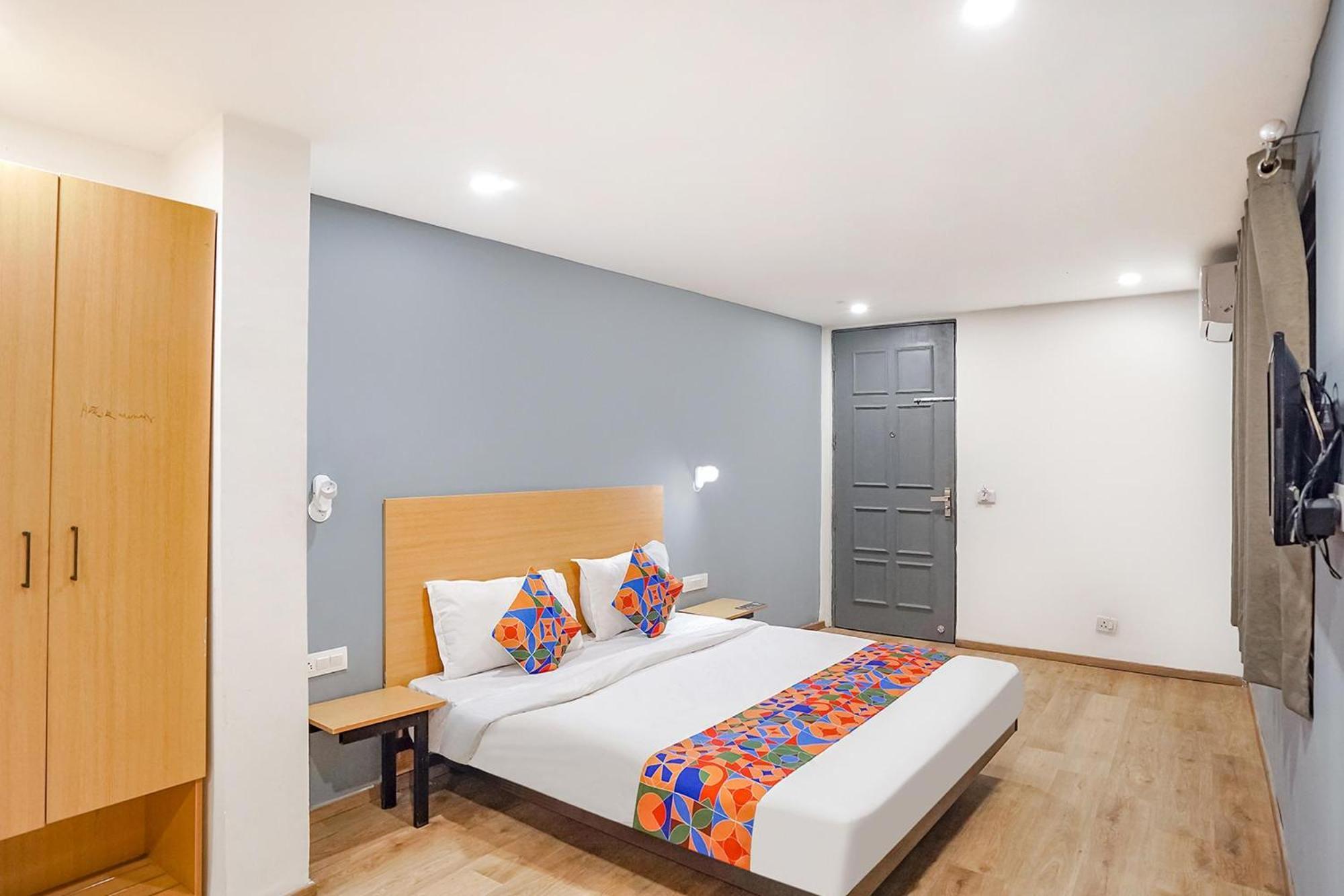 Super Townhouse O Hotel Aditya Residency Near Parthala Over Bridge Sector 121 Noida Indirapuram Extérieur photo