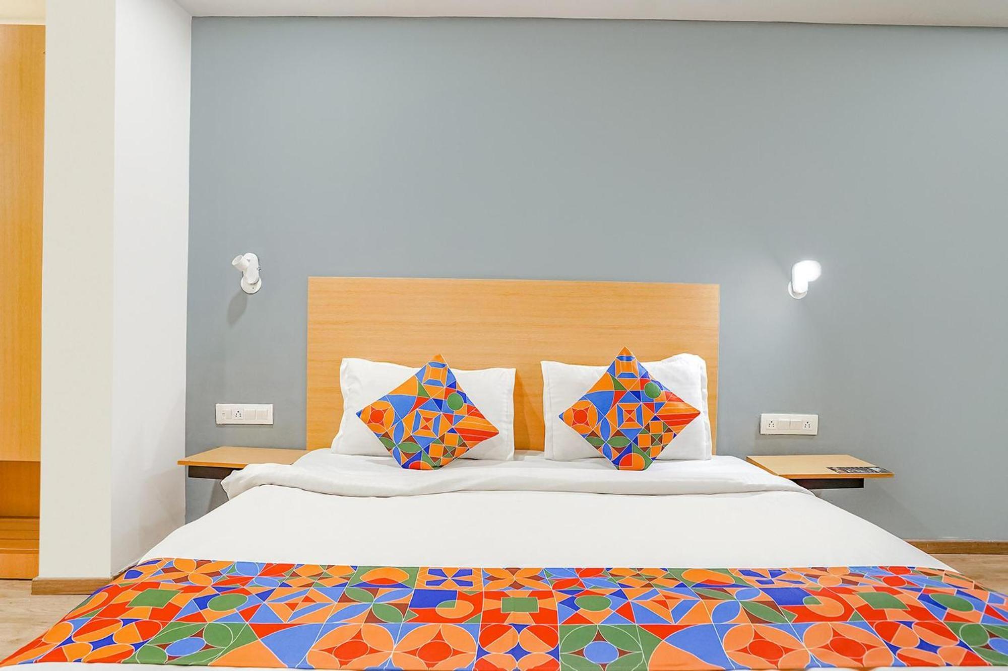 Super Townhouse O Hotel Aditya Residency Near Parthala Over Bridge Sector 121 Noida Indirapuram Extérieur photo