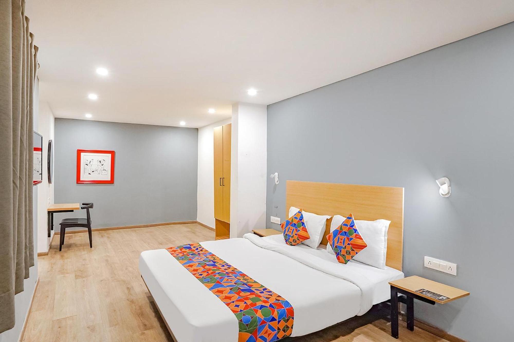 Super Townhouse O Hotel Aditya Residency Near Parthala Over Bridge Sector 121 Noida Indirapuram Extérieur photo