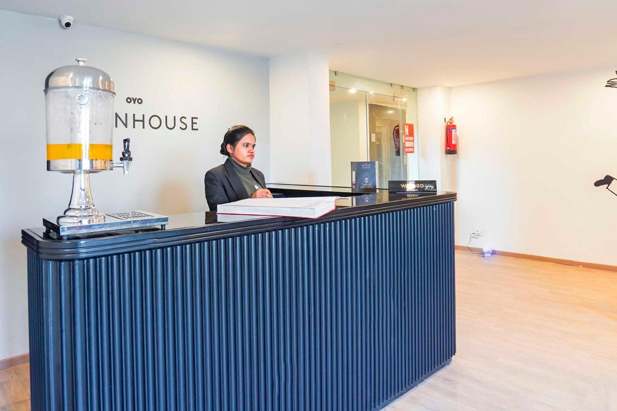 Super Townhouse O Hotel Aditya Residency Near Parthala Over Bridge Sector 121 Noida Indirapuram Extérieur photo
