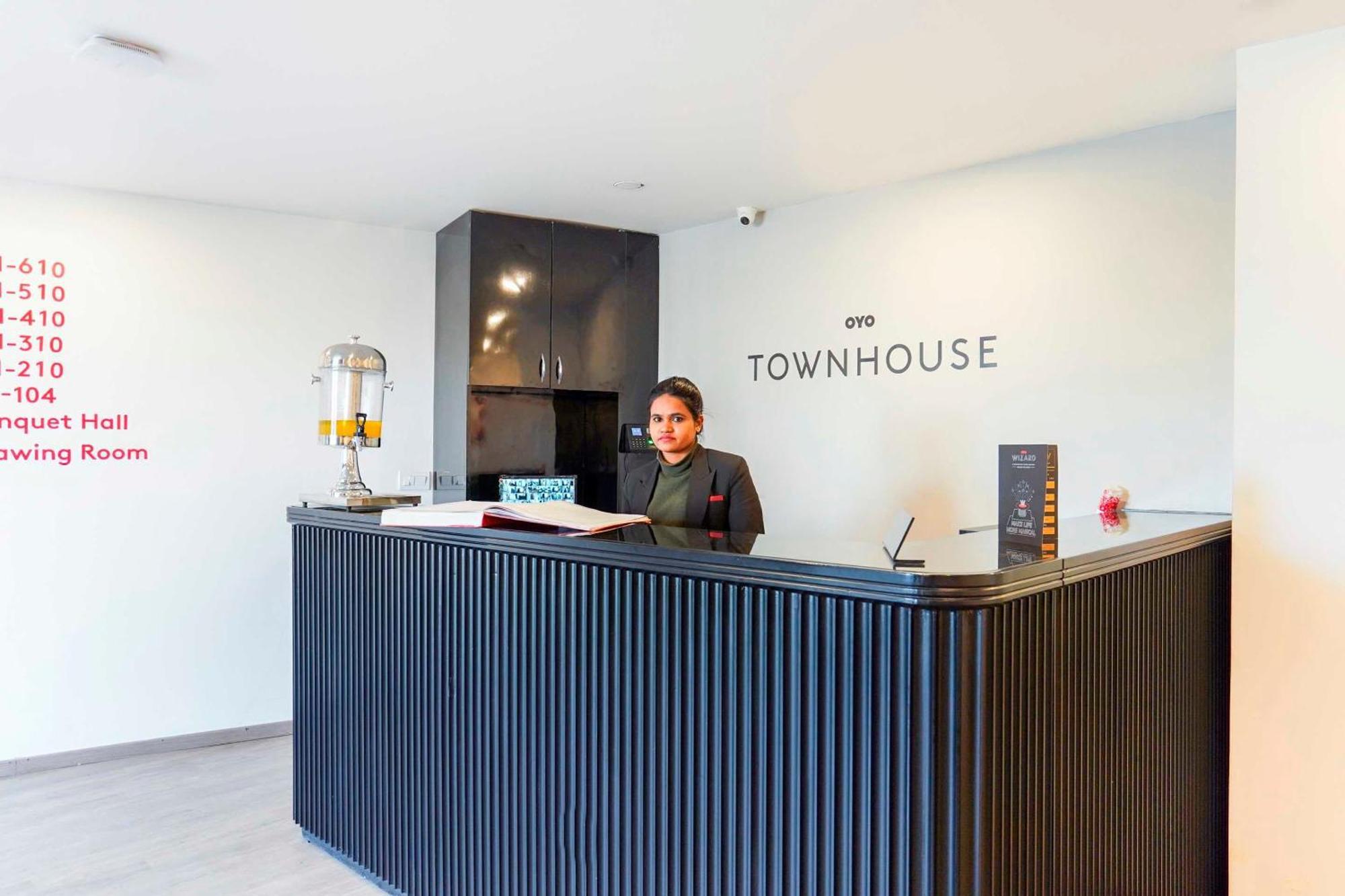 Super Townhouse O Hotel Aditya Residency Near Parthala Over Bridge Sector 121 Noida Indirapuram Extérieur photo