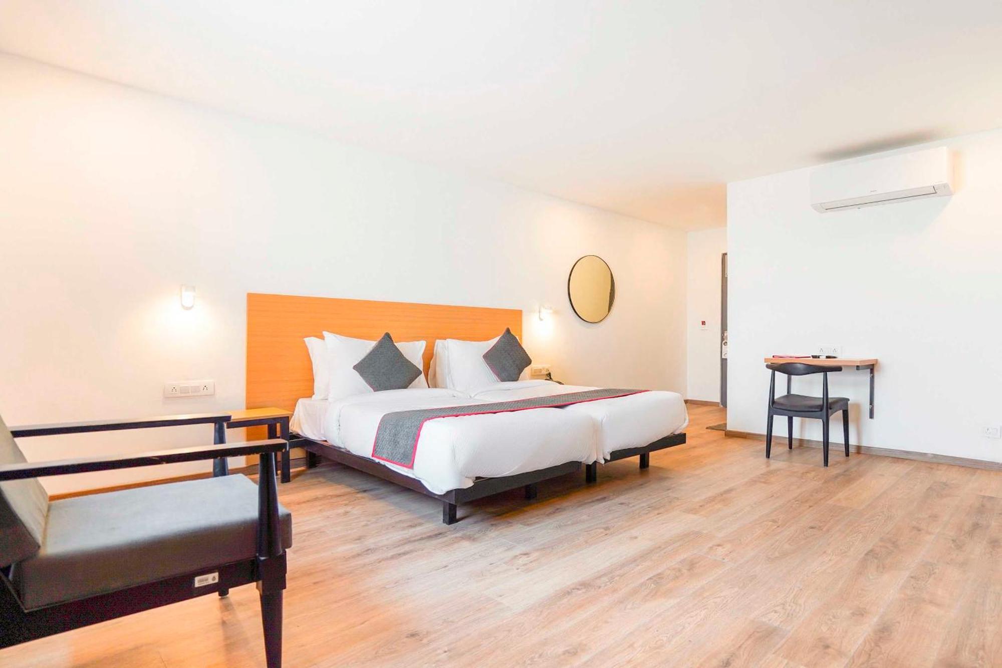 Super Townhouse O Hotel Aditya Residency Near Parthala Over Bridge Sector 121 Noida Indirapuram Extérieur photo