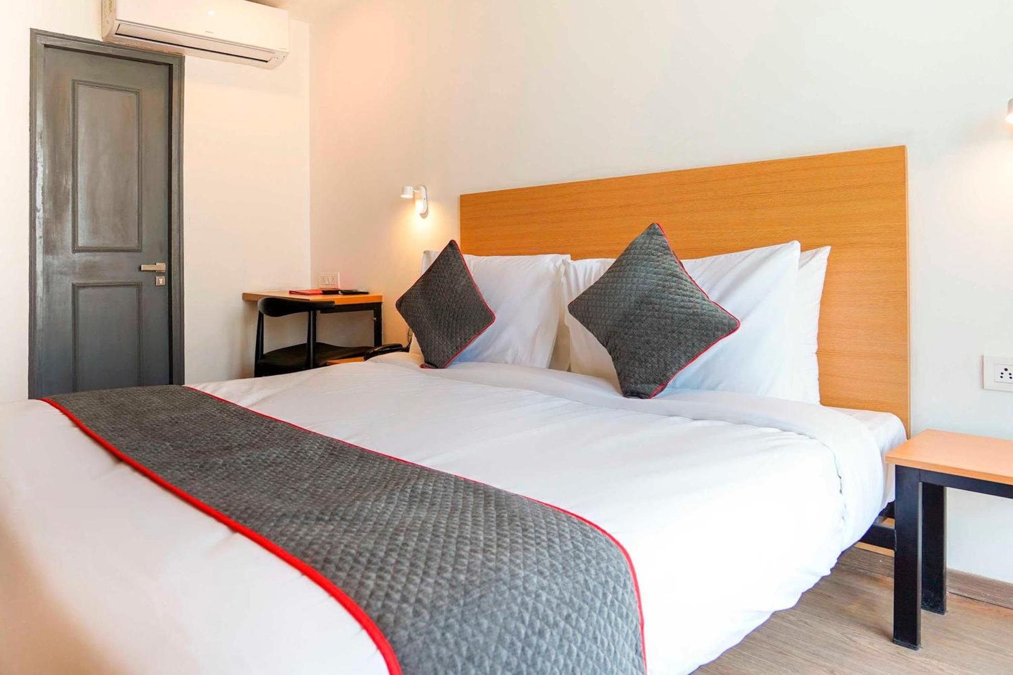 Super Townhouse O Hotel Aditya Residency Near Parthala Over Bridge Sector 121 Noida Indirapuram Extérieur photo